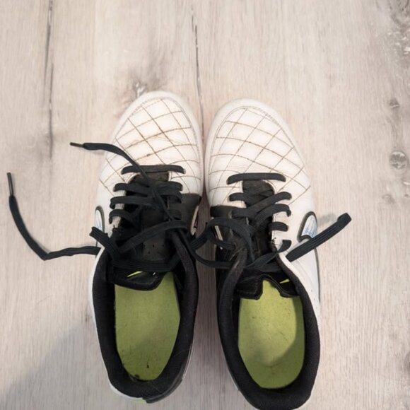 Nike Cleats - size 38 EUR, 35 UK, 7US - Picture 1 of 4